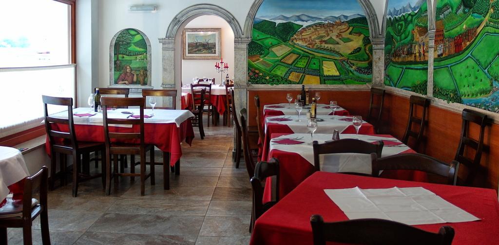 Locanda Del Re Feltre Exteriör bild