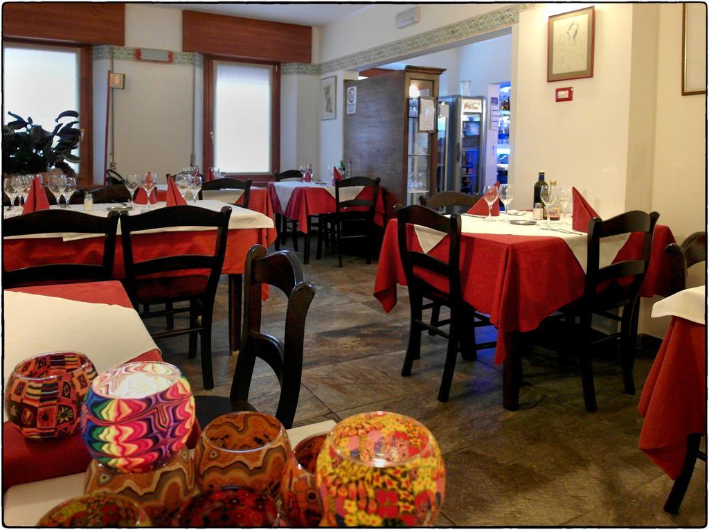 Locanda Del Re Feltre Exteriör bild