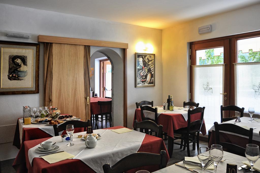 Locanda Del Re Feltre Exteriör bild