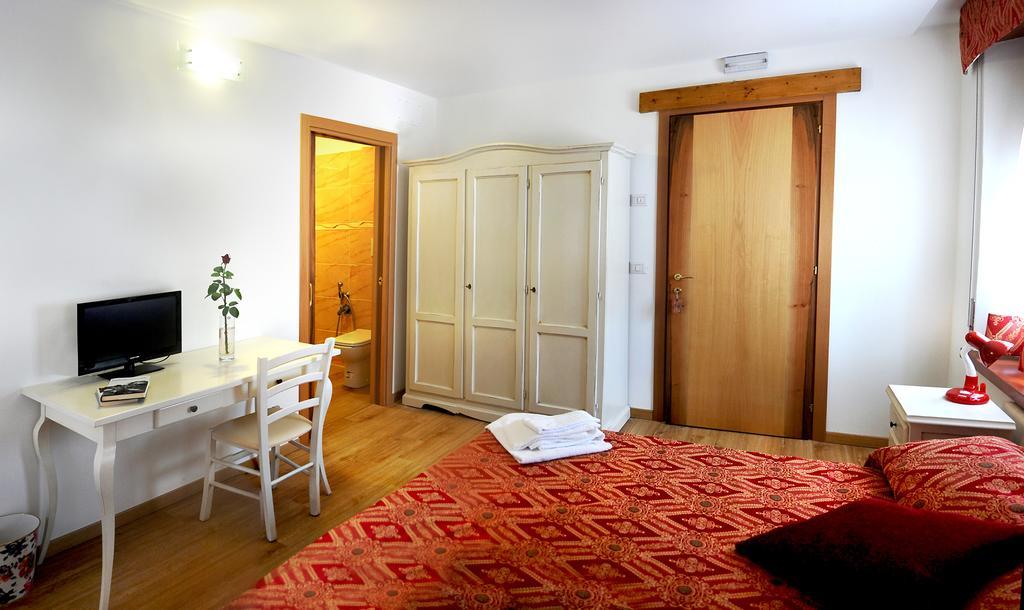 Locanda Del Re Feltre Rum bild